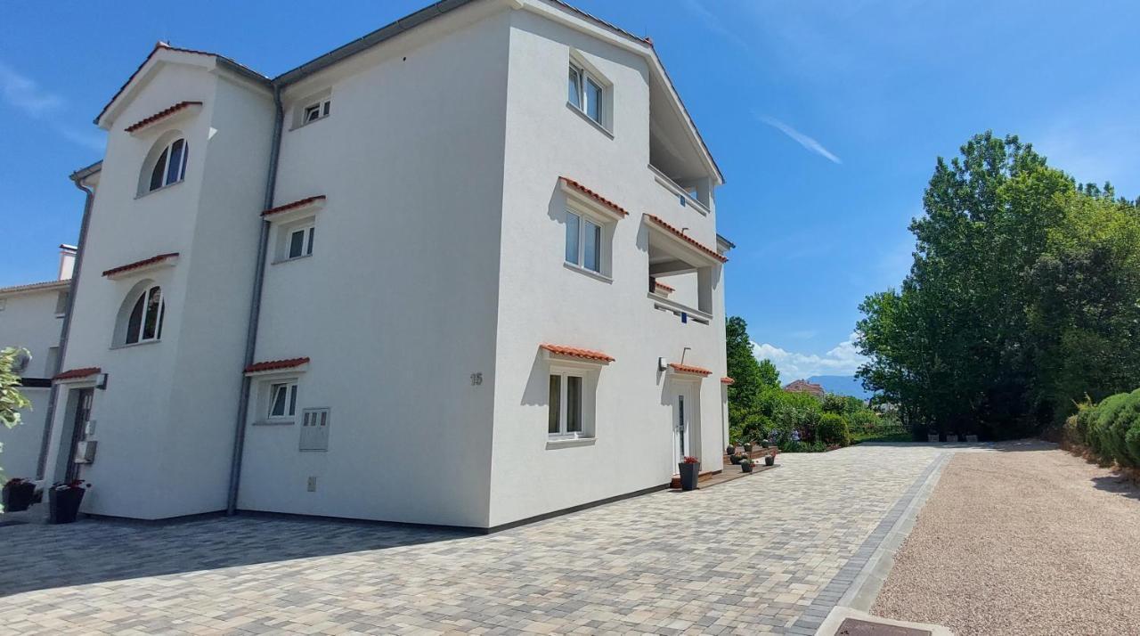 Apartments Matea Башка Екстер'єр фото